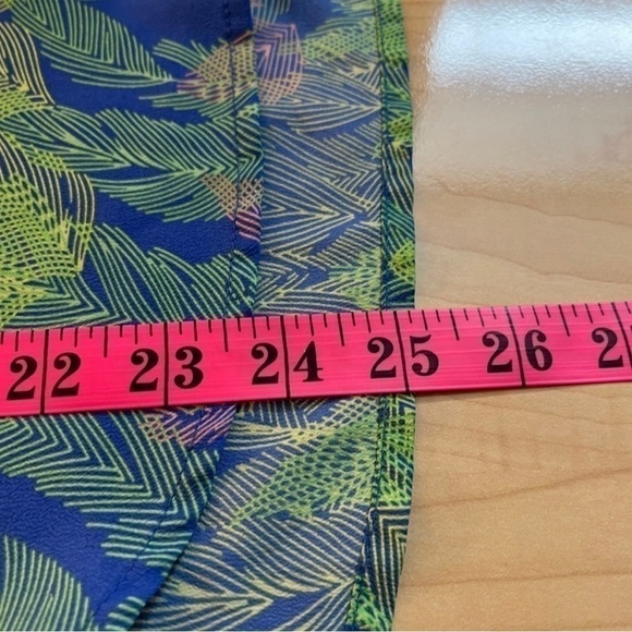 American Eagle 100% Polyester blouse - Picture 8 of 8